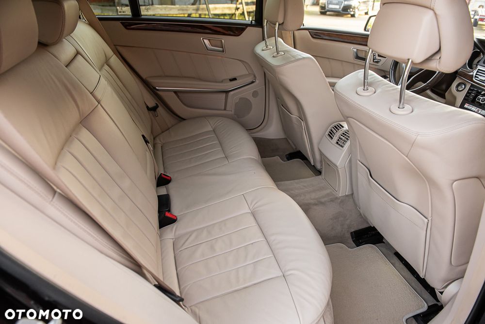 Mercedes-Benz Klasa E 350 BlueTEC 4Matic 7G-TRONIC Avantgarde - 32