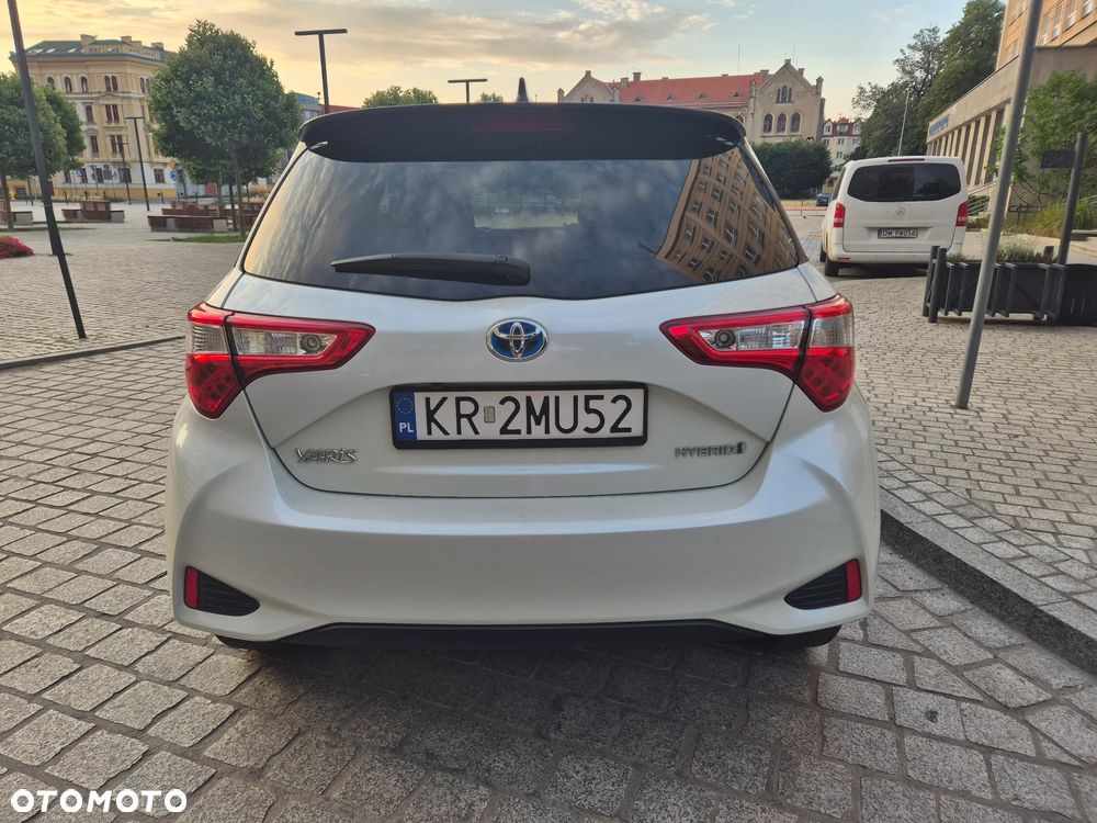 Toyota Yaris Hybrid 100 Selection - 7