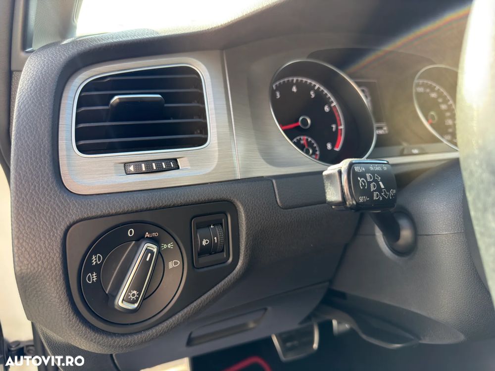 Volkswagen Golf - 25