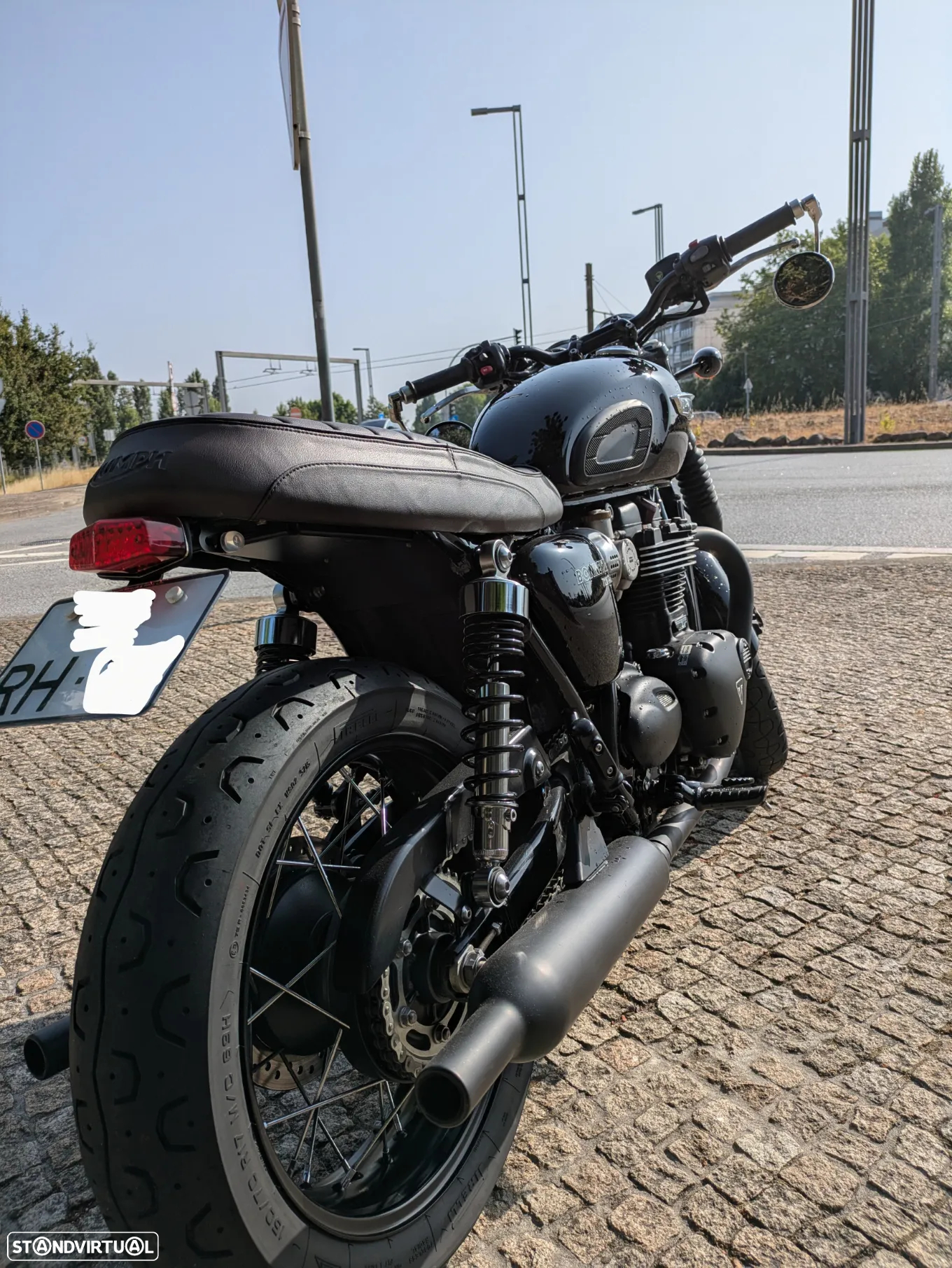 Triumph Bonneville T120 Black - 14