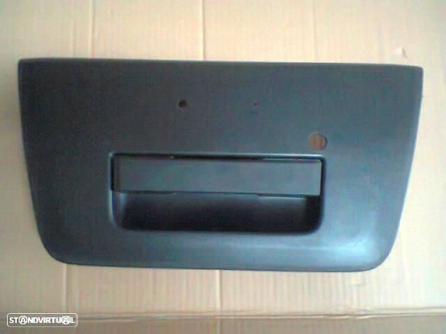 Puxador da tampa mala Nissan Navara D40 (novo) - 1