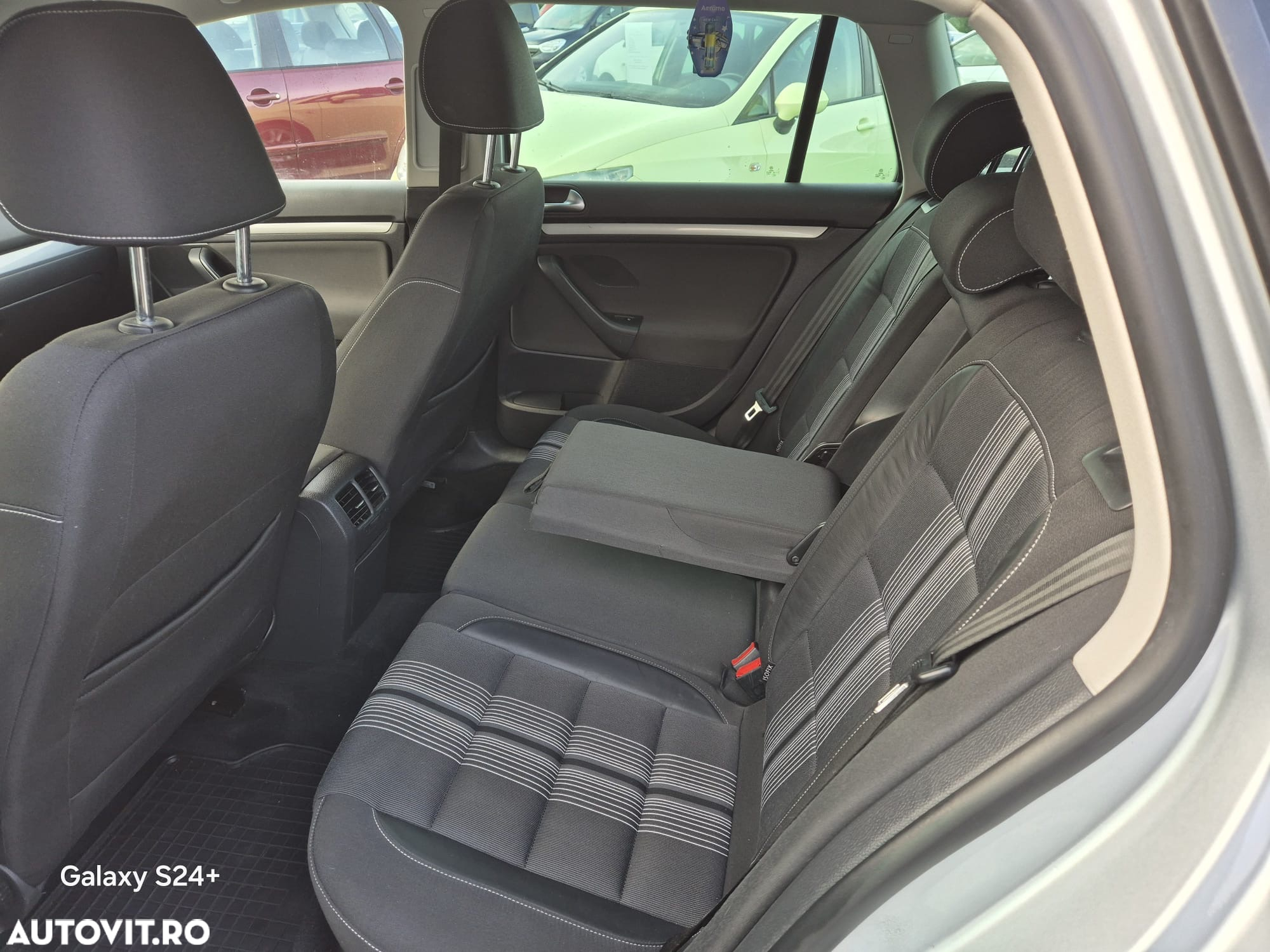 Volkswagen Golf 1.6 TDI DPF MATCH - 18