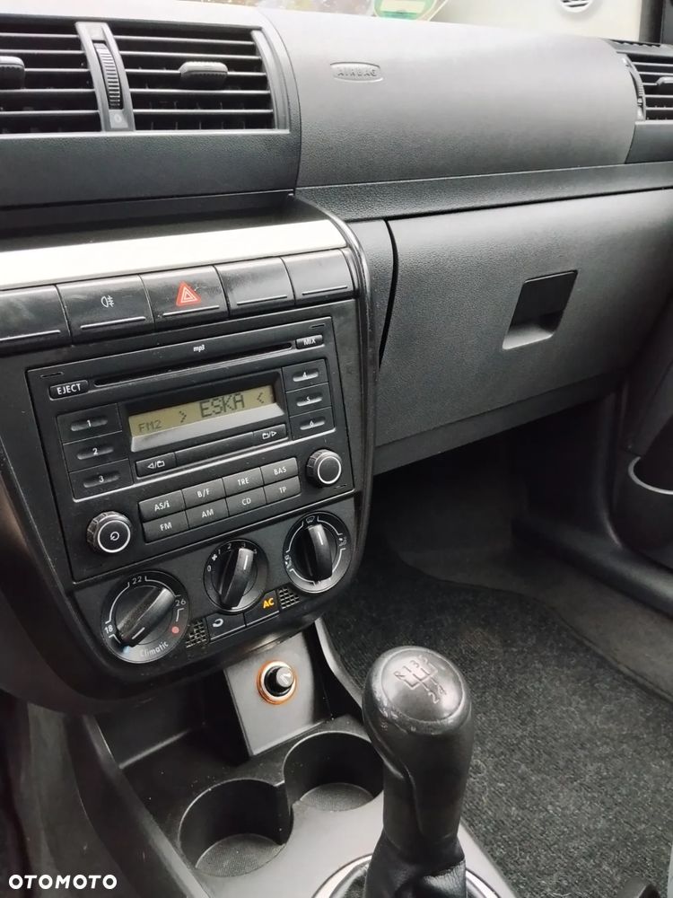 Volkswagen Fox - 8