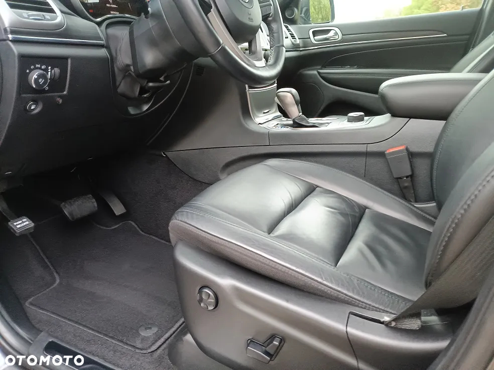 Jeep Grand Cherokee - 21