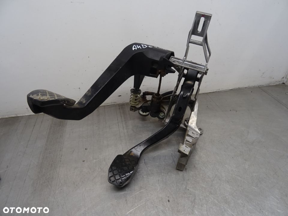 AUDI A4 B6 00-06 2.0B PEDAŁ SPRZĘGŁA HAMULCA 8E1721117A - 1