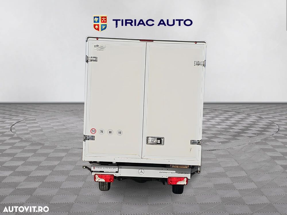 Mercedes-Benz Sprinter - 4