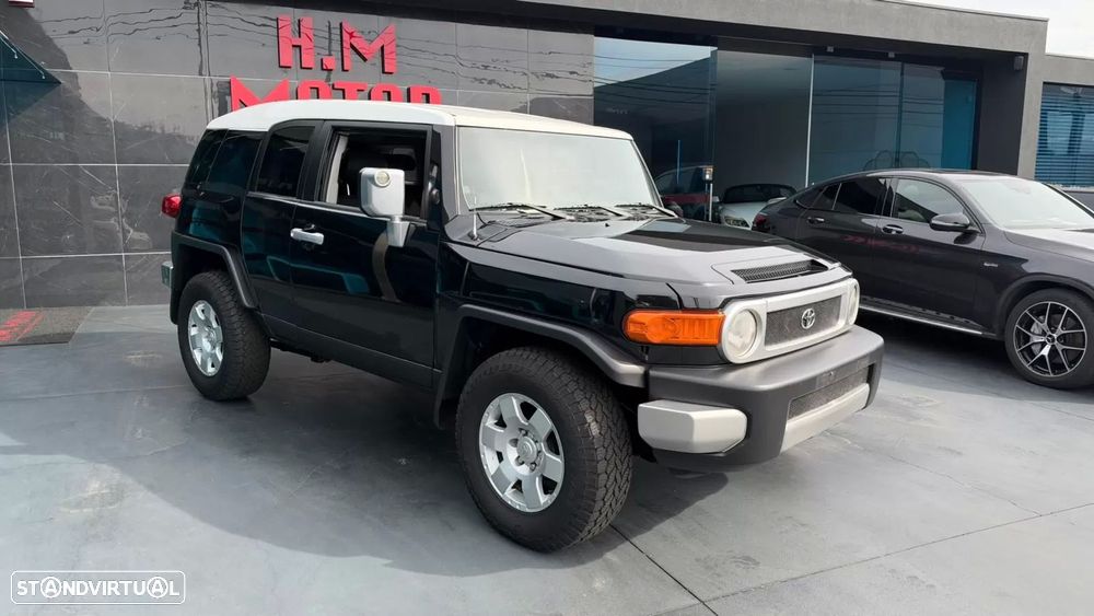 Toyota FJ Cruiser - 3