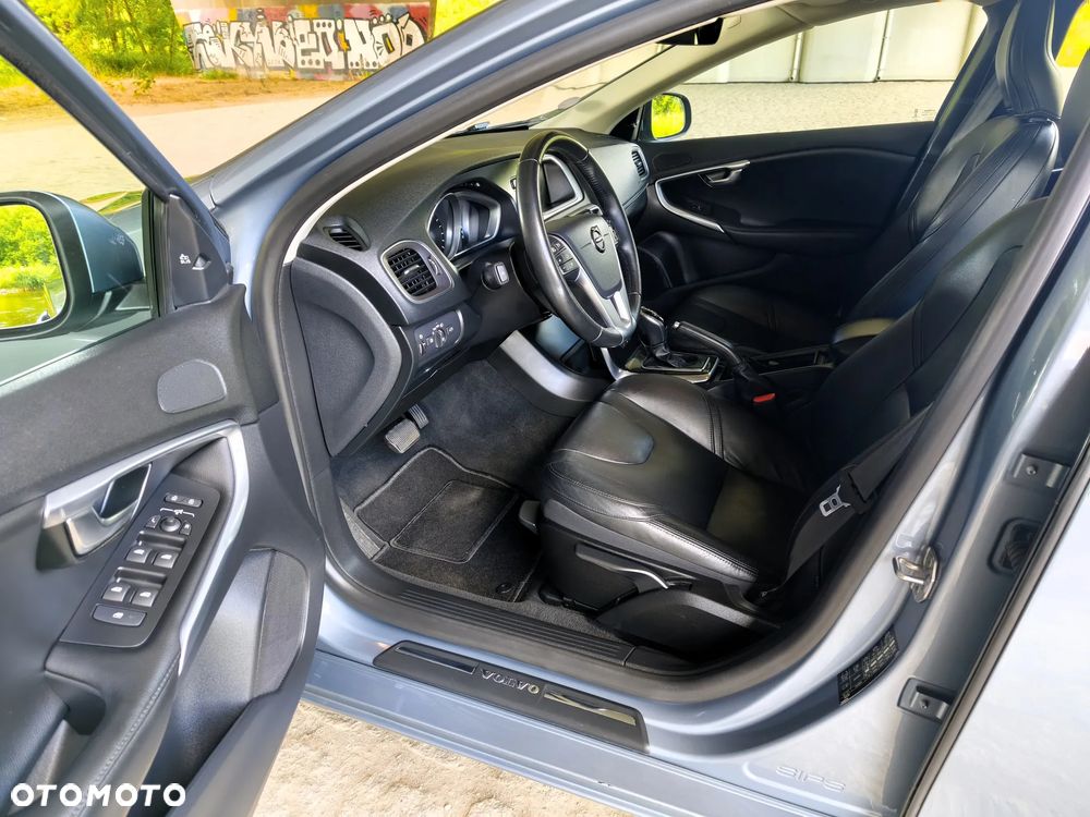 Volvo V40 T2 Drive-E Momentum - 19