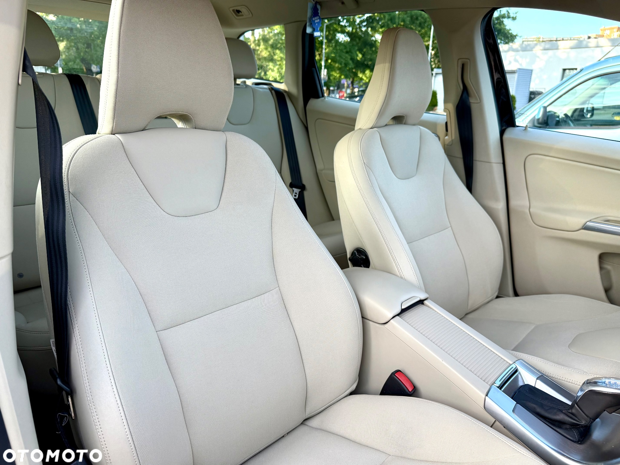 Volvo XC 60 2.4D AWD Momentum - 16