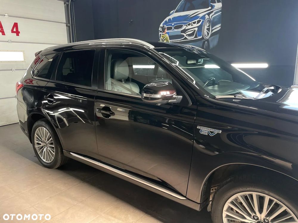 Mitsubishi Outlander PHEV Intense + - 8