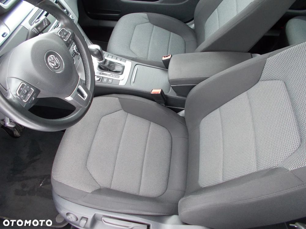 Volkswagen Passat 2.0 TDI DSG BlueMotion Technology Comfortline - 18