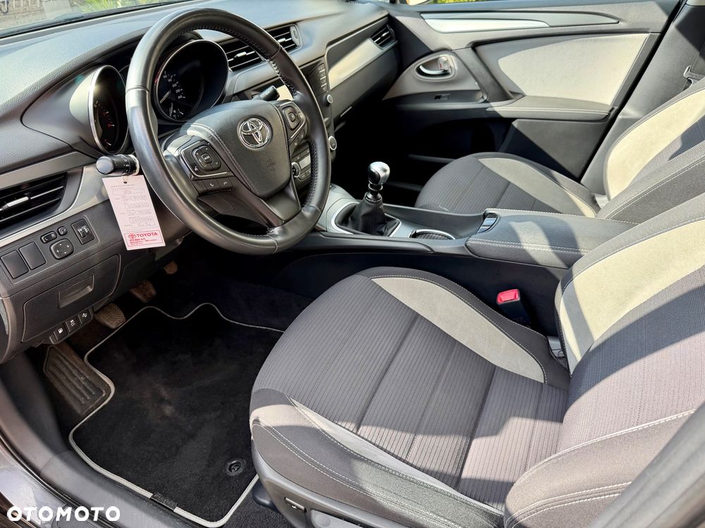 Toyota Avensis 1.8 Sol NAVI - 12