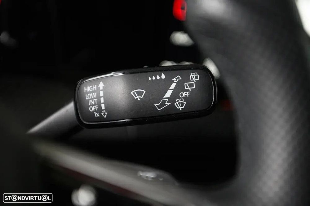 VW Golf 1.5 eTSI OPF DSG R-Line - 31
