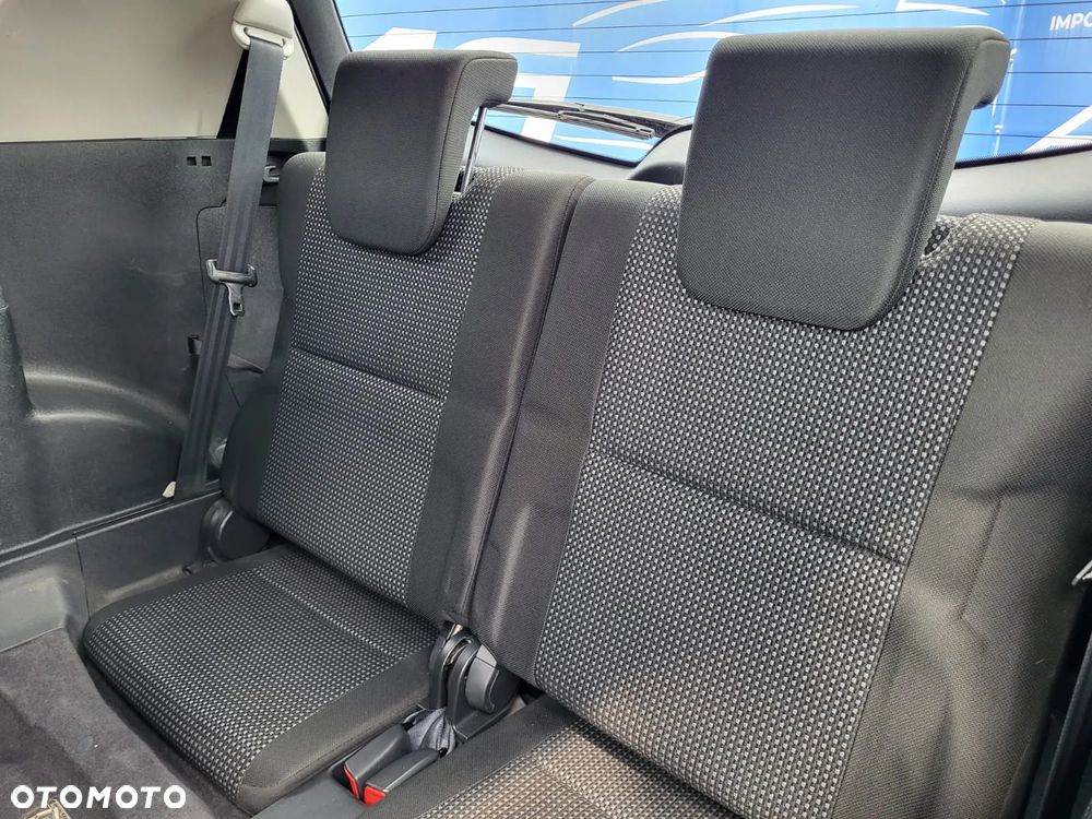 Toyota Corolla Verso 2.2 D-4D X 7os - 12