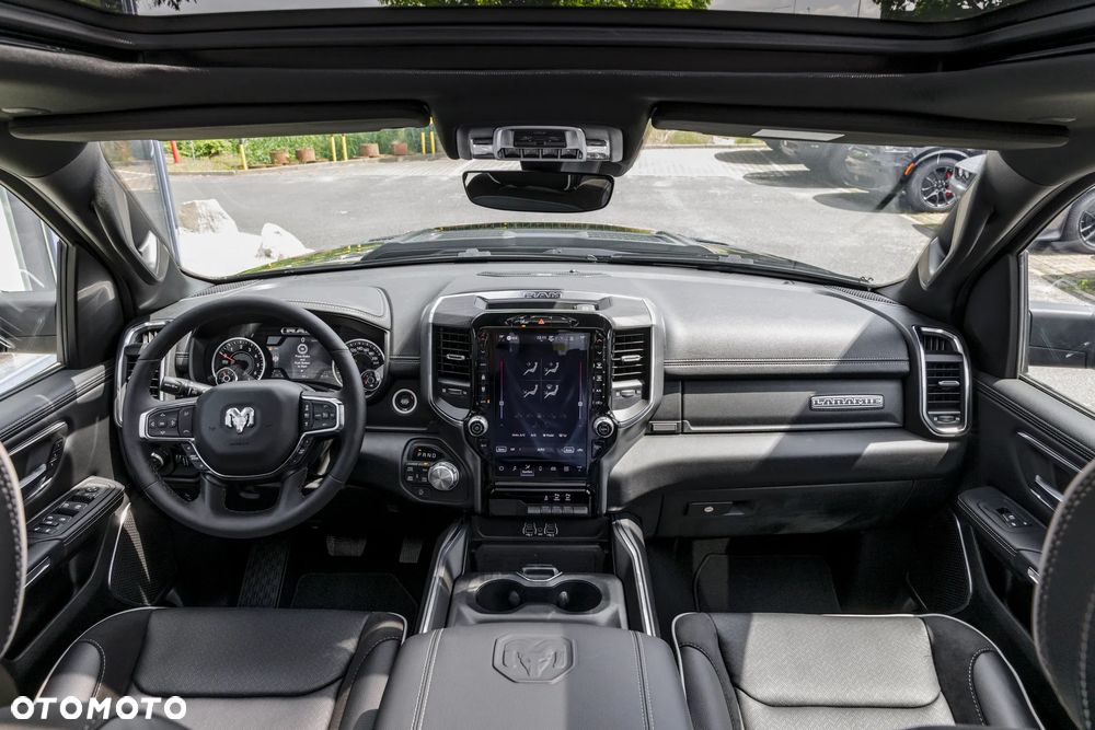RAM 1500 Laramie Night Premium - 36