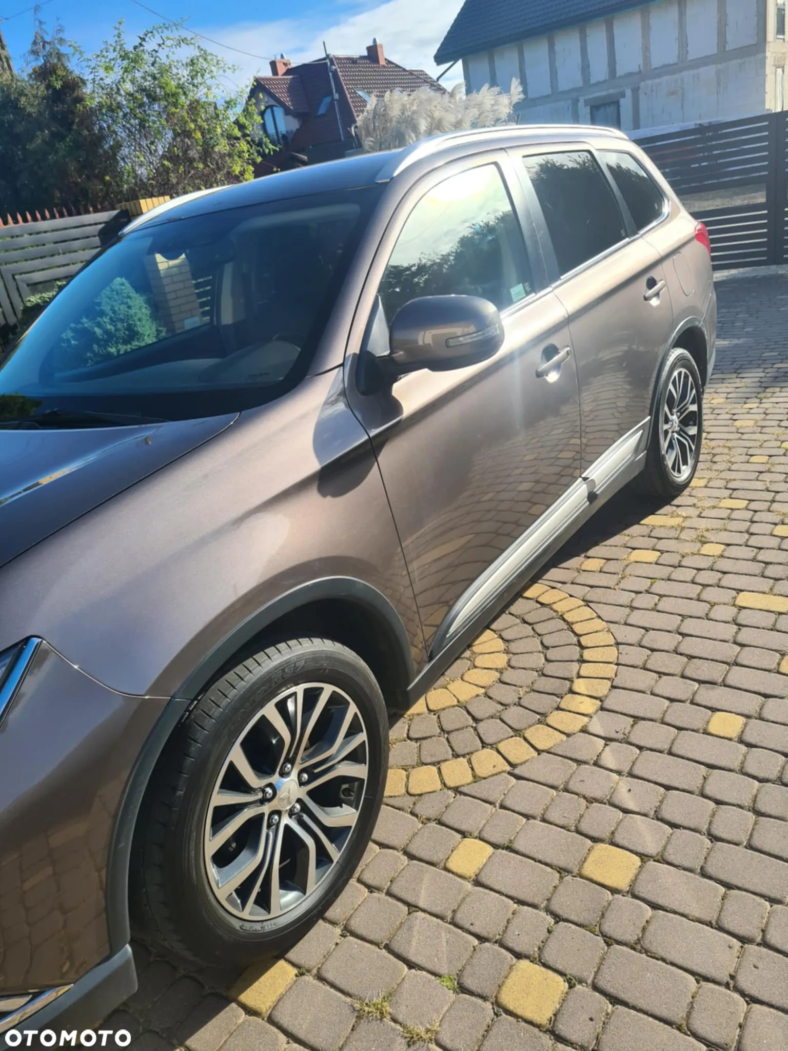 Mitsubishi Outlander 2.0 Intense + Navi 4WD CVT - 9