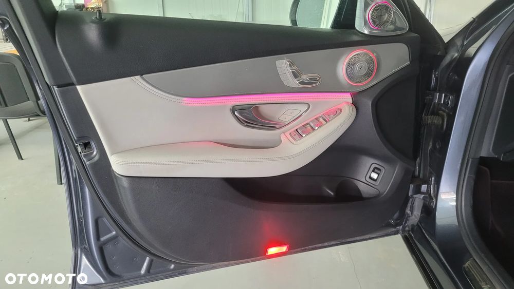 Mercedes-Benz Klasa C 300 7G-TRONIC - 23