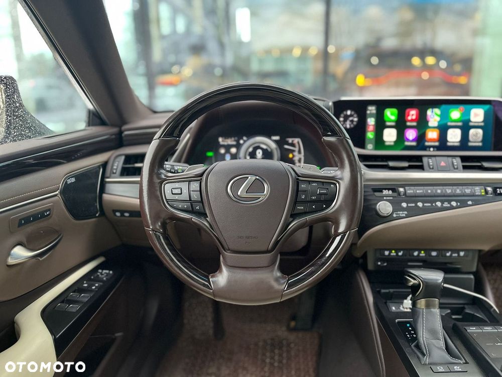 Lexus ES 300h Omotenashi - 13