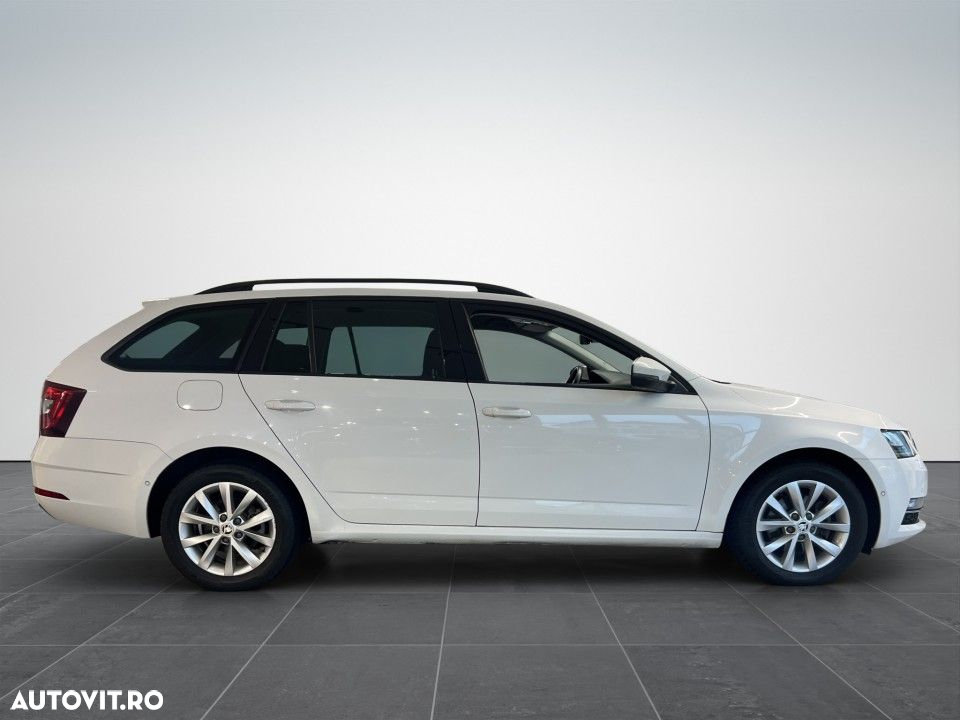 Skoda Octavia Combi Diesel 2.0 TDI 4X4 DSG Style - 5