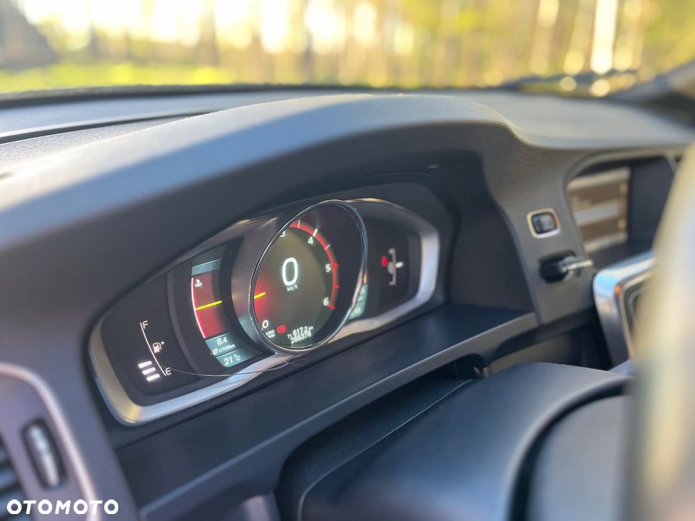 Volvo V60 D3 R-Design - 24