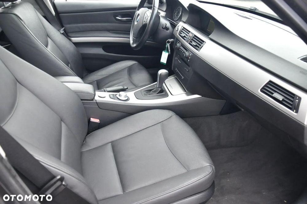 BMW Seria 3 325i - 28