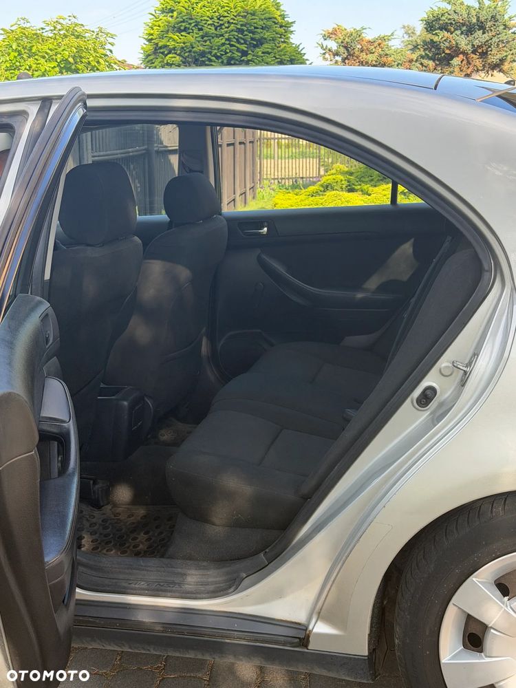 Toyota Avensis 1.8 VVT-i Terra - 10