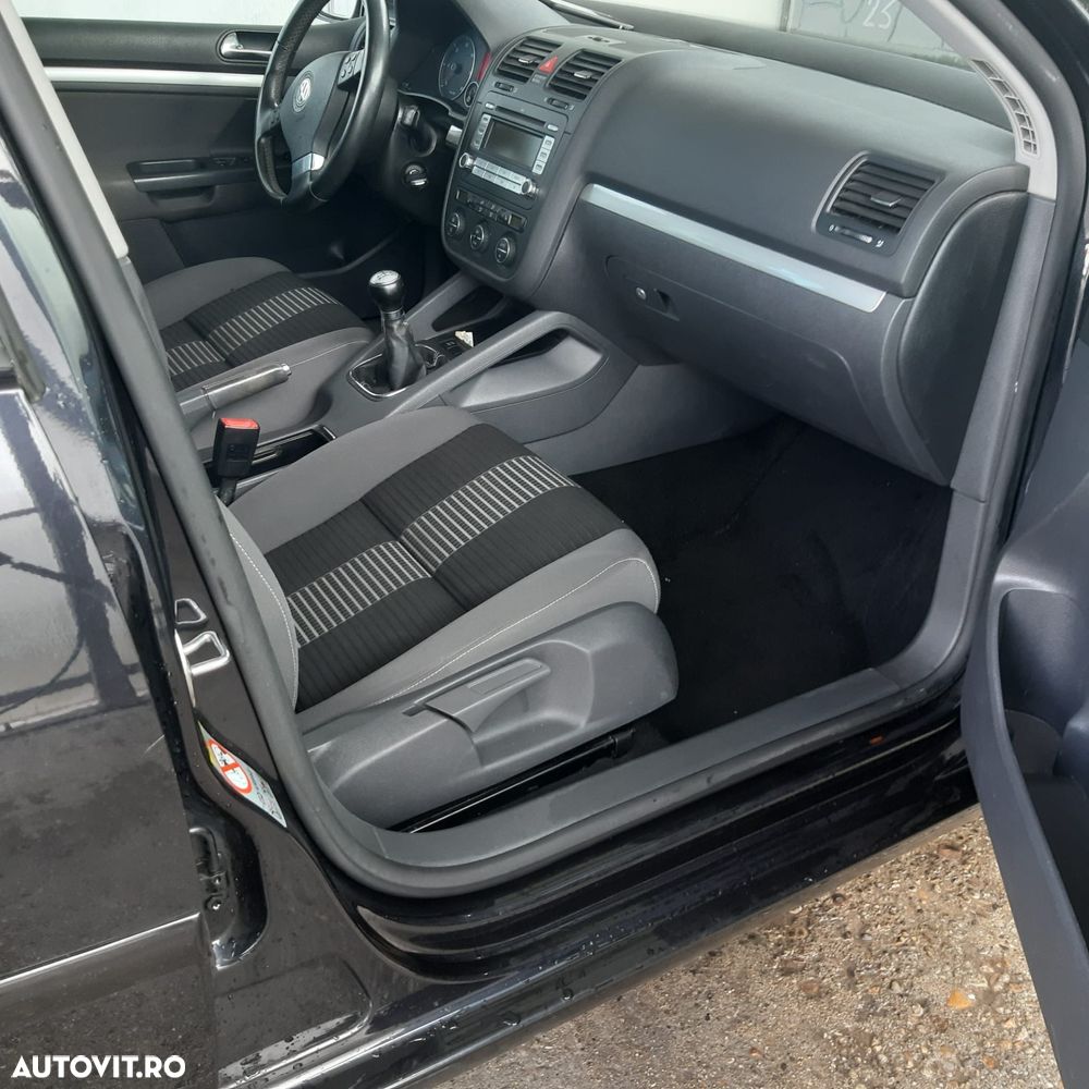 Volkswagen Golf - 8