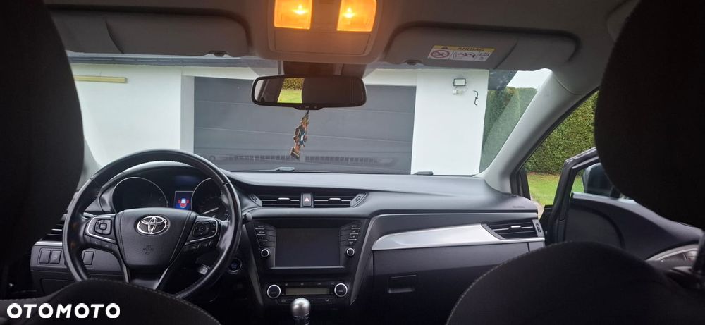 Toyota Avensis 2.0 D-4D Selection - 9