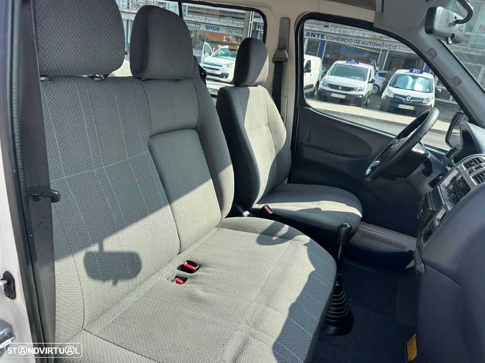 Toyota HiAce 2.5 D-4D Curto 2.8T AC - 15