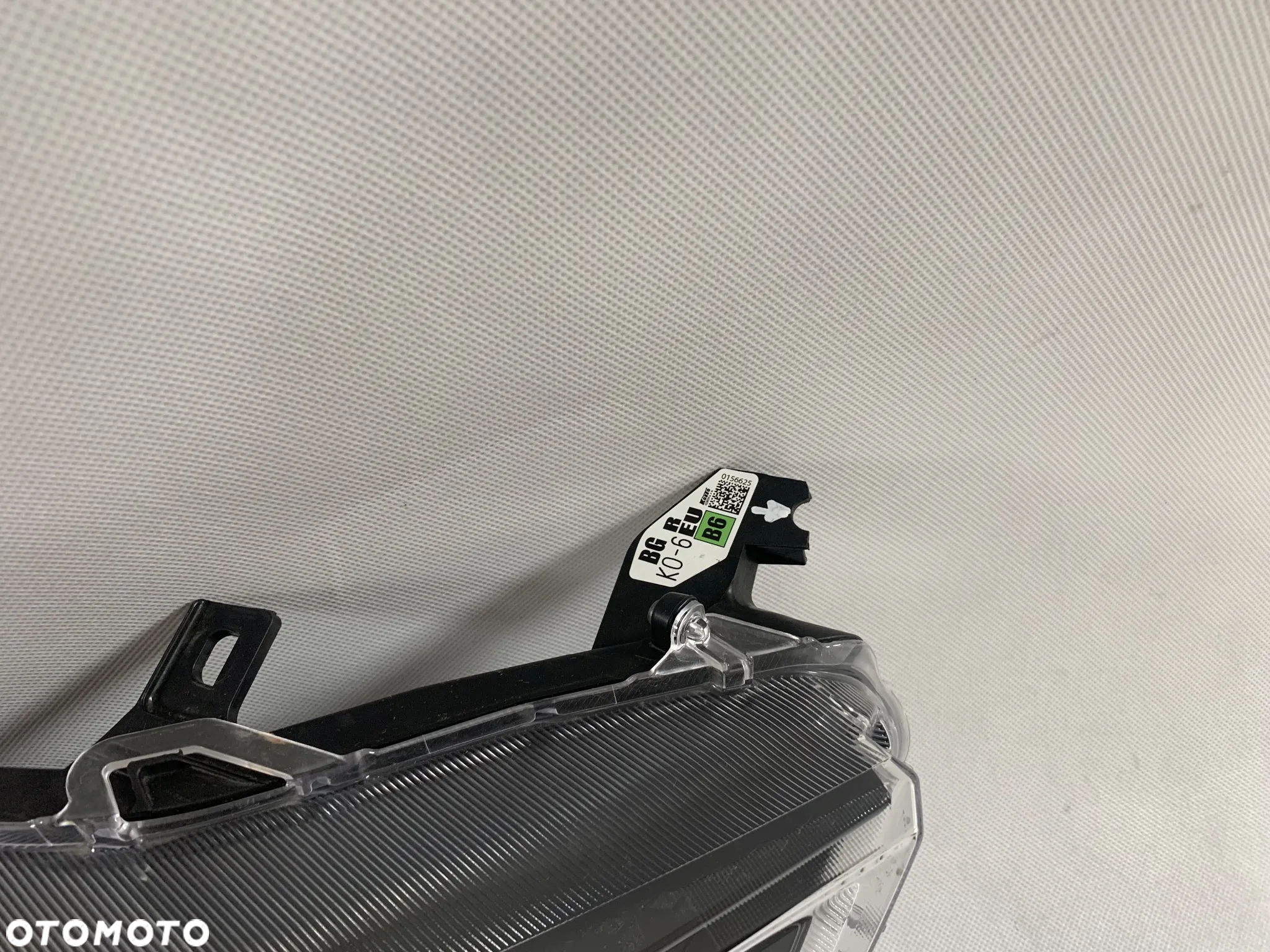 Toyota Yaris 4 IV 20r Reflektor prawy lampa prawa 2020 - 2