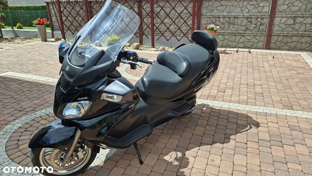 Suzuki Burgman - 4