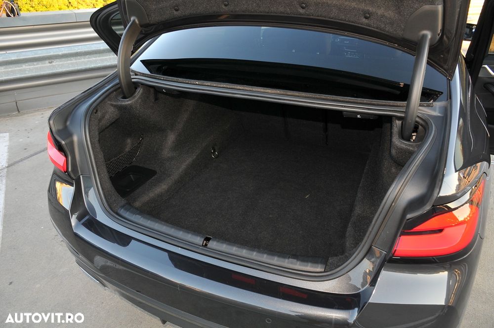 BMW Seria 5 540d xDrive AT MHEV - 34