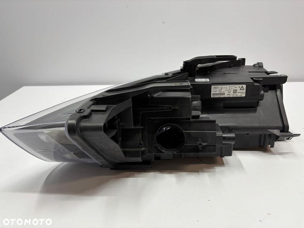 Audi Q3 8U0 Lampa Prawa Przód Przednia 8U0941006 - 8