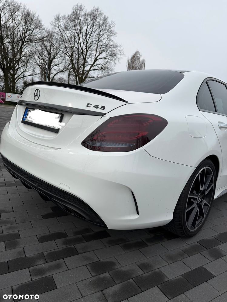 Mercedes-Benz Klasa C AMG 43 4Matic 9G-TRONIC - 23