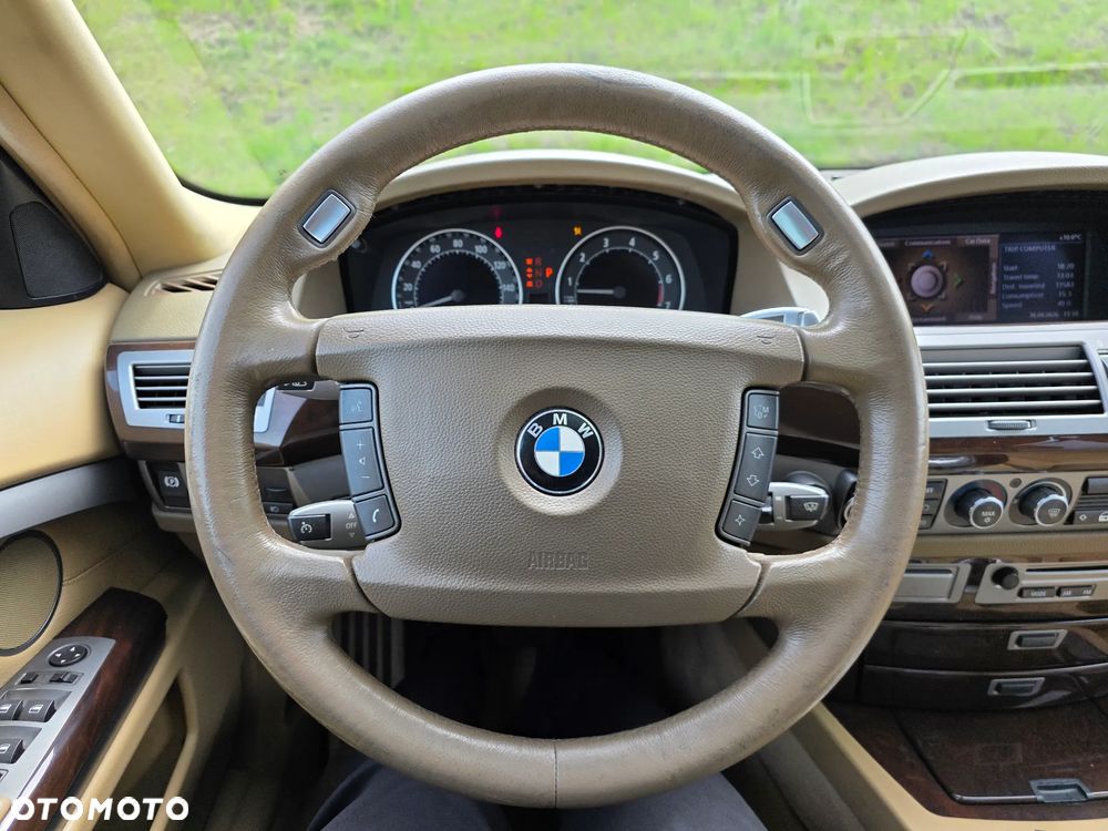 BMW Seria 7 750i L - 11