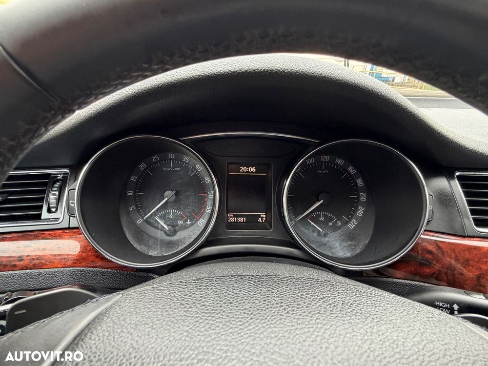 Skoda Superb 2.0 TDI Elegance DSG - 36