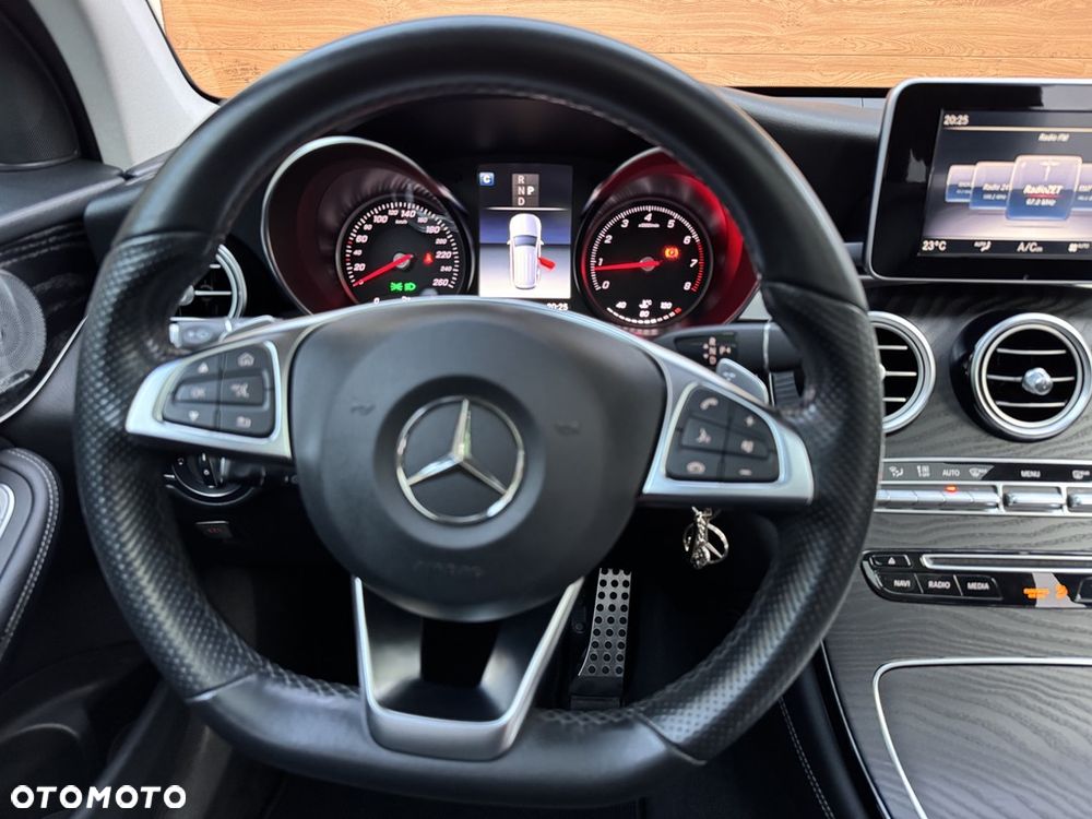 Mercedes-Benz GLC 250 4Matic 9G-TRONIC AMG Line - 23