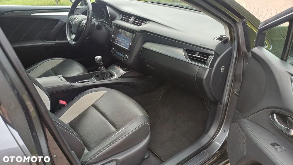 Toyota Avensis 1.8 Prestige - 24