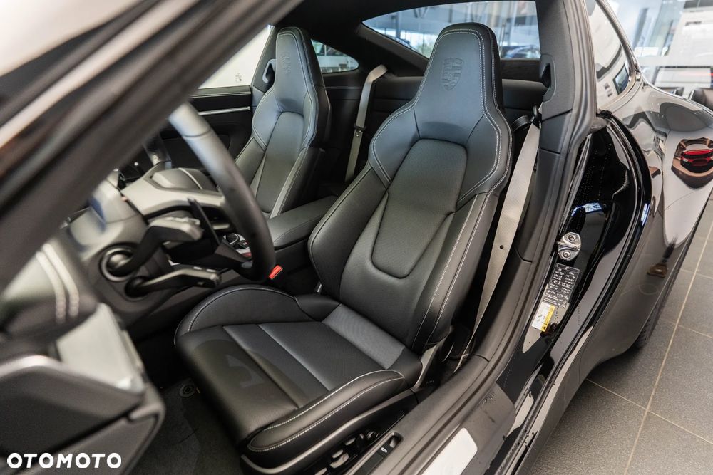 Porsche 911 Carrera 4S - 10