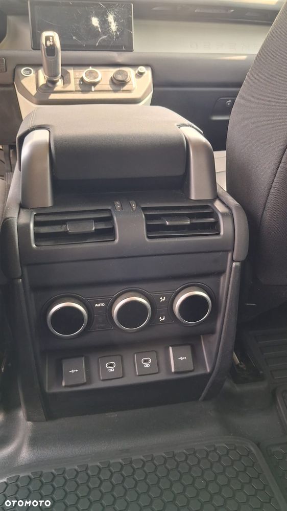 Land Rover Defender 2.0 P300e PHEV X-Dynamic SE - 13