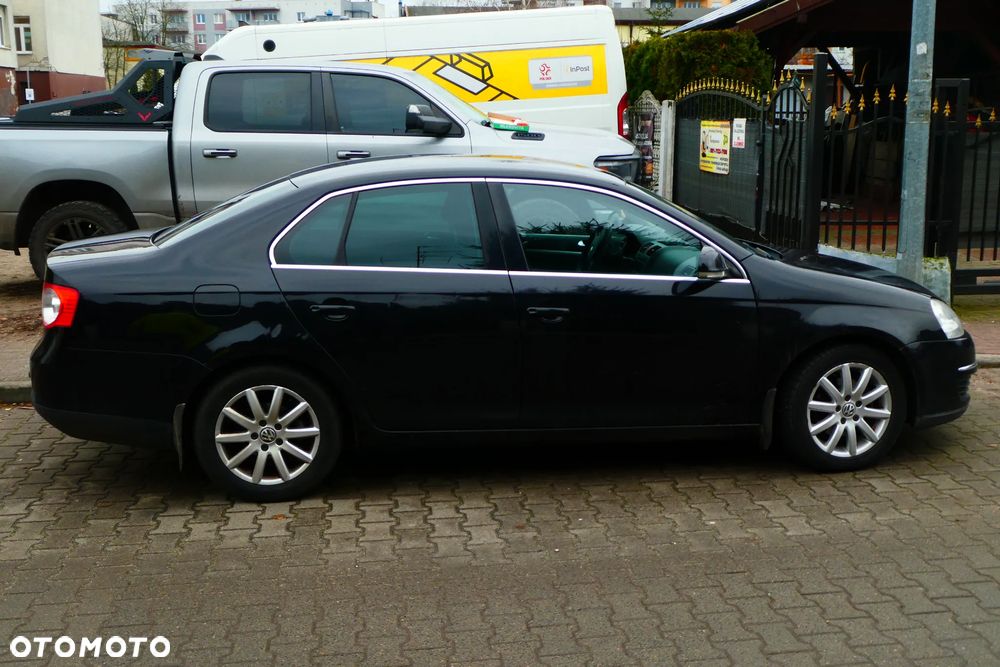 Volkswagen Jetta - 1