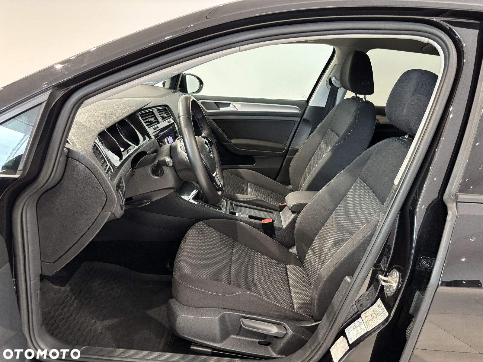 Volkswagen Golf - 21