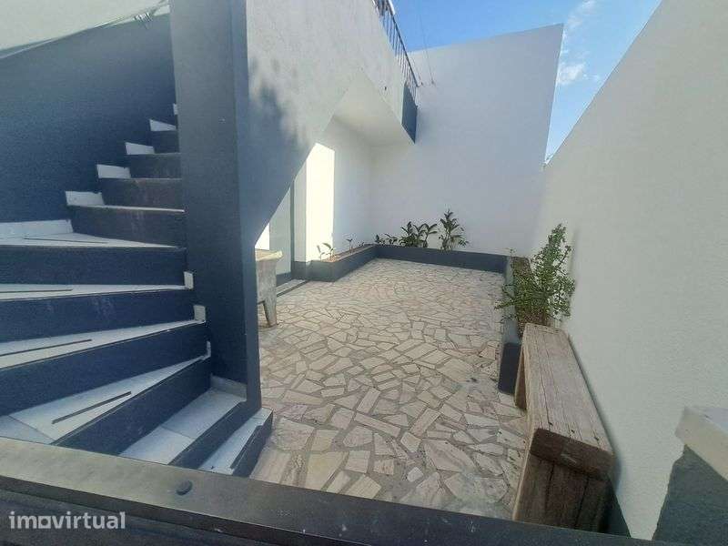 Moradia T3 com garagem e quintal - Grande imagem: 2/12