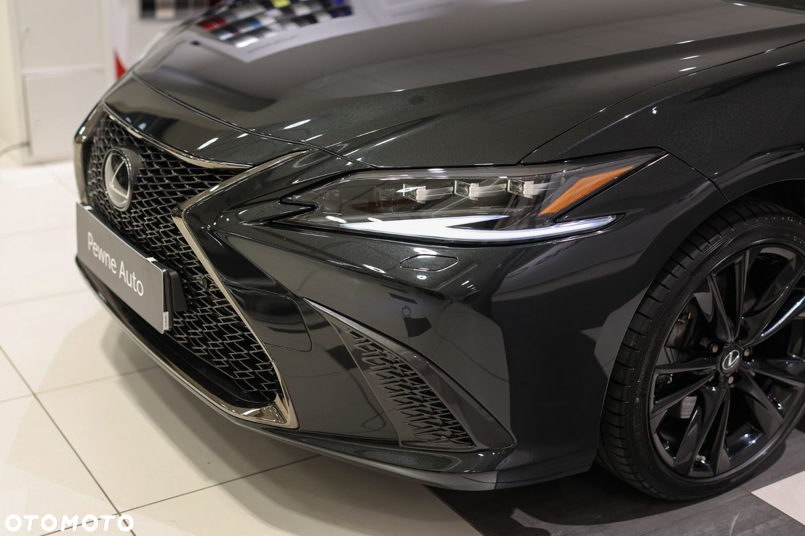 Lexus ES - 16