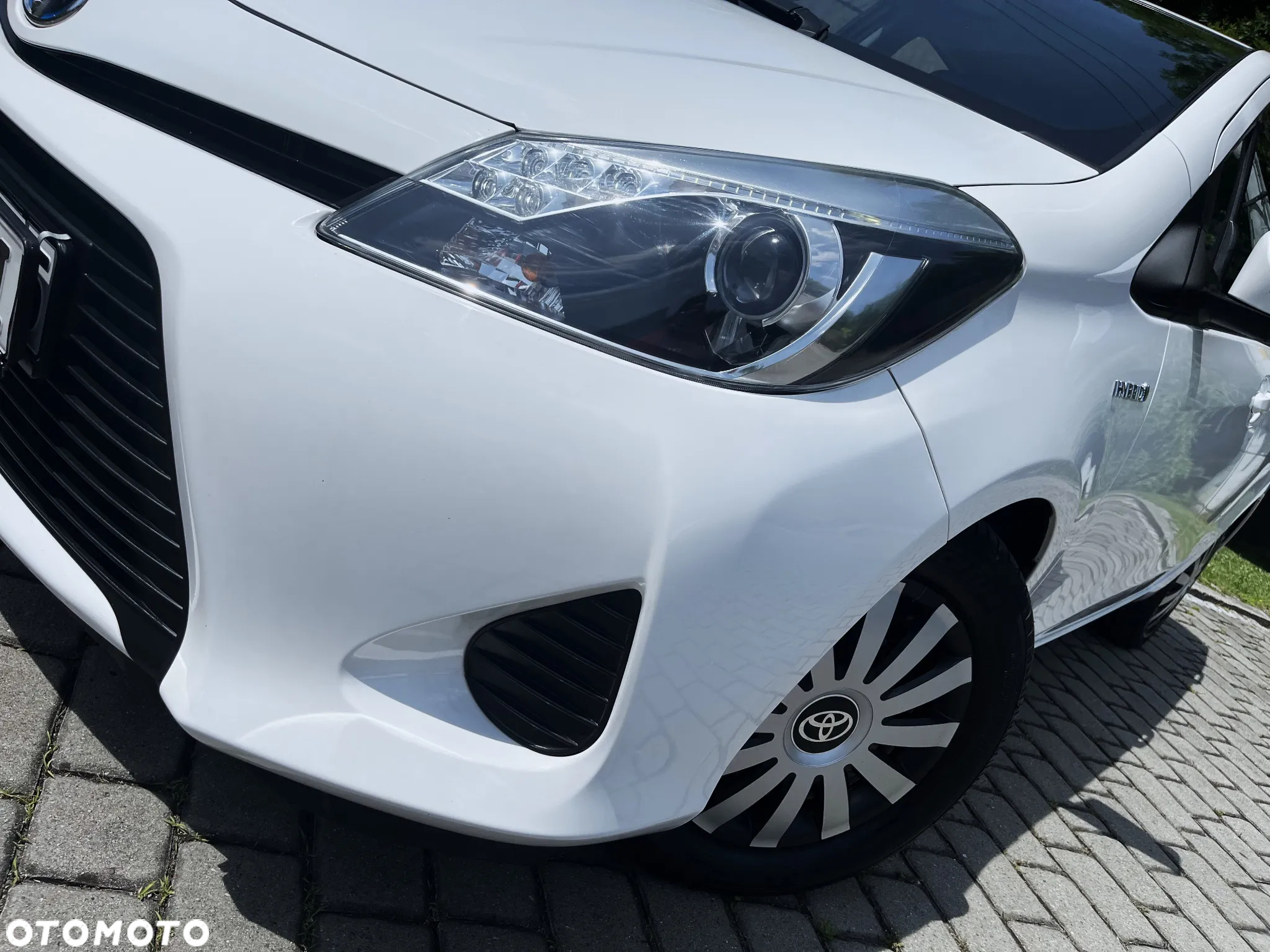 Toyota Yaris Hybrid 100 Premium - 36