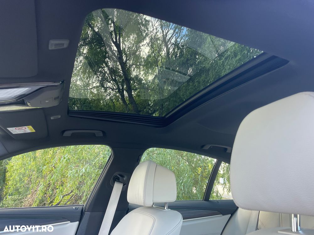 BMW Seria 5 530d xDrive AT MHEV - 34