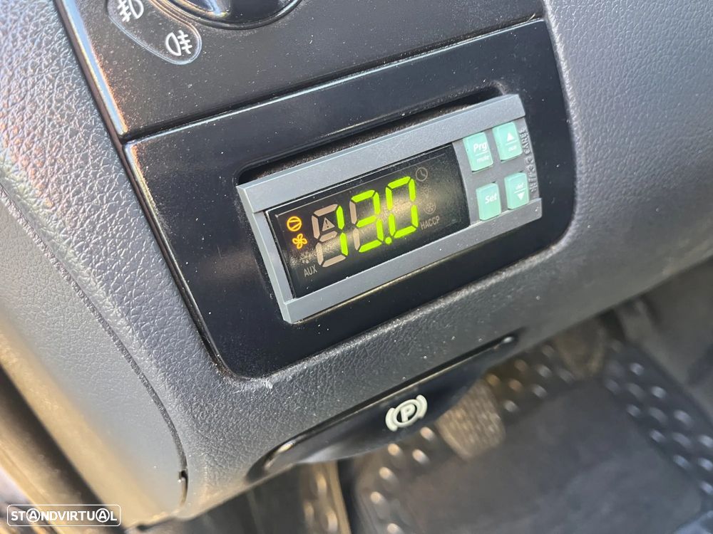 Mercedes-Benz vito 113cdi com câmara de frio e congelação - 12