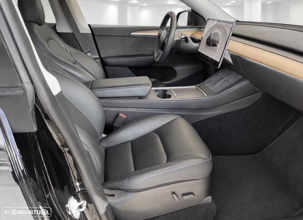 Tesla Model Y - 7