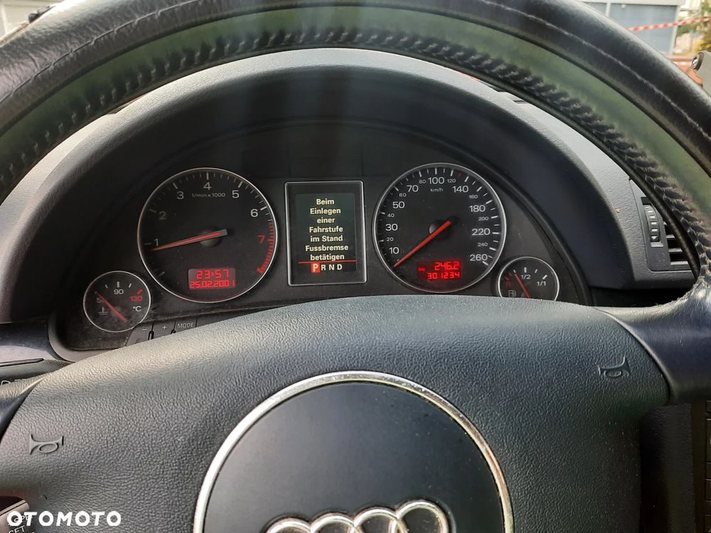 Audi A4 Limousine - 1