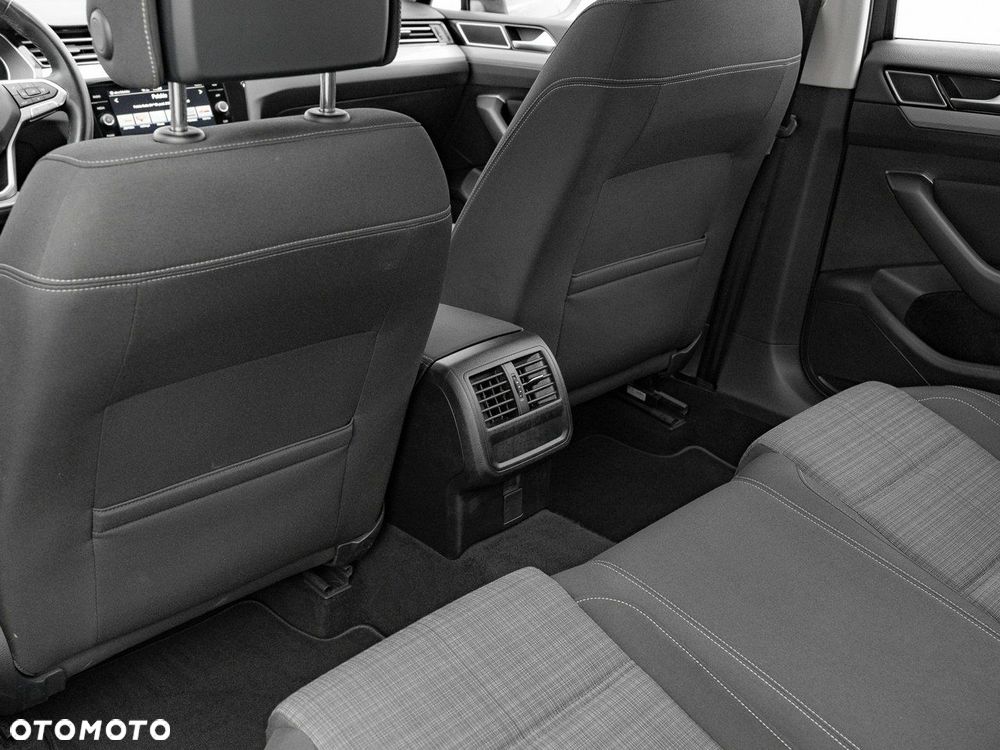 Volkswagen Passat 2.0 TDI EVO Business DSG - 23